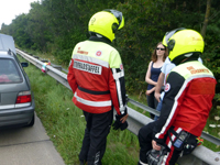 Beratung an der Leitplanke - die Stauhelfer im Einsatz