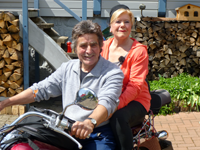 Annegret und Franz Winkel auf dem Motorrad