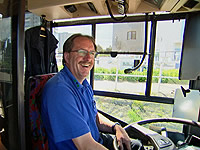 Stefan Gugler in seinem Bus