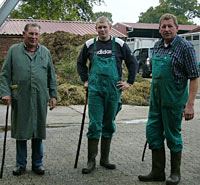 Drei Generationen von Viehhändlern (v.l.) Seniorchef Franz, Enkel Eike und Firmenchef Detlef Ferdinand