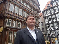 Marco Schulz vor dem Knochenhaueramtshaus